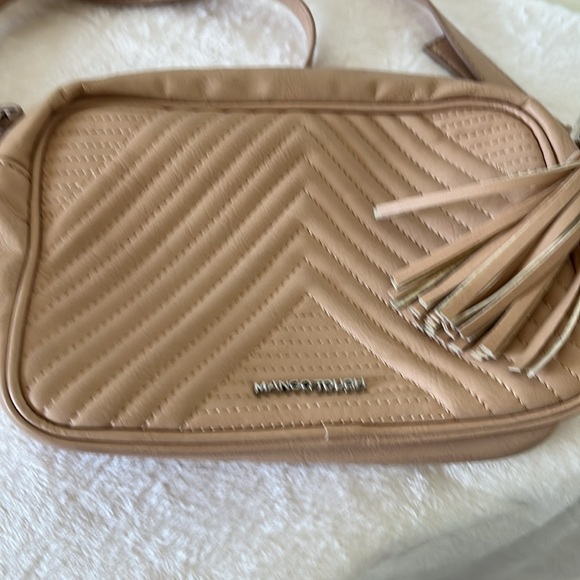 Dream Pairs EUC Nude kitten heel pumps with small handbag. - Picture 12 of 14